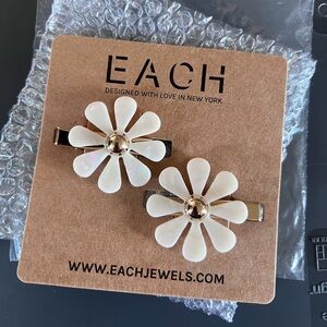 EACH Jewels - Pair of Barrettes